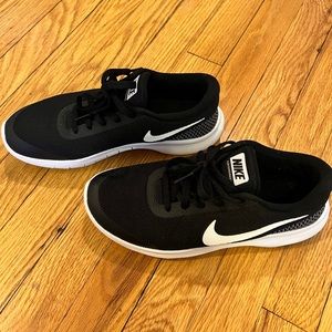 Nike Flex: Women’s 7.5